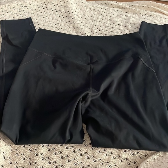 Girlfriend collective XL extra large black leggings only worn a few times pocket - Picture 3 of 4